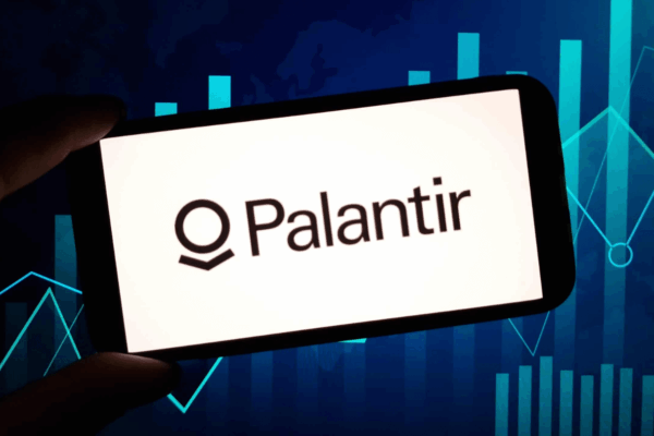 Palantir: la acción de IA y análisis de datos que está arrasando en 2025