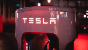 Tesla: La inversión en movilidad eléctrica e innovación tecnológica que sigue liderando en 2025